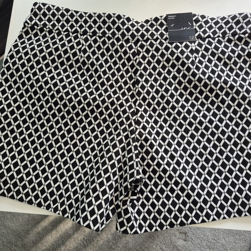 Women's mid-rise shorts (size 12)